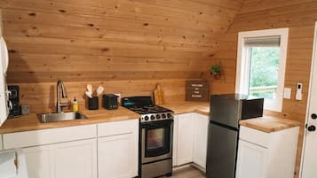雪櫃、微波爐、焗爐、爐具