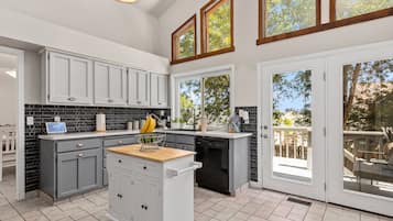 Mikrowelle, Ofen, Herdplatte, Geschirrspüler