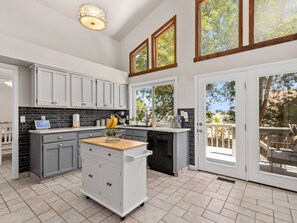 Mikroaaltouuni, uuni, liesi, astianpesukone