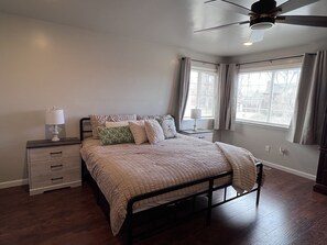 5 makuuhuonetta, silitysrauta/-lauta, vauvan matkasänky, Wi-Fi