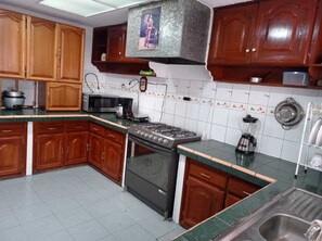 Microwave, oven, coffee/tea maker, blender - ¡departamento Cerca DE Todo, Ideal Para Familias Y SUS Mascotas! (Cuenca)