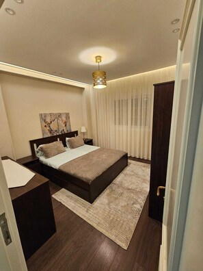 2 bedrooms, iron/ironing board, WiFi, bed sheets - Apartment with garden  (6th October)