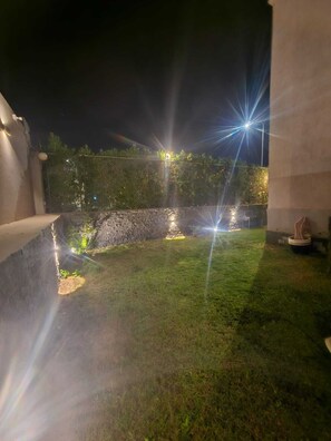 Property grounds - Apartment with garden (6th October)