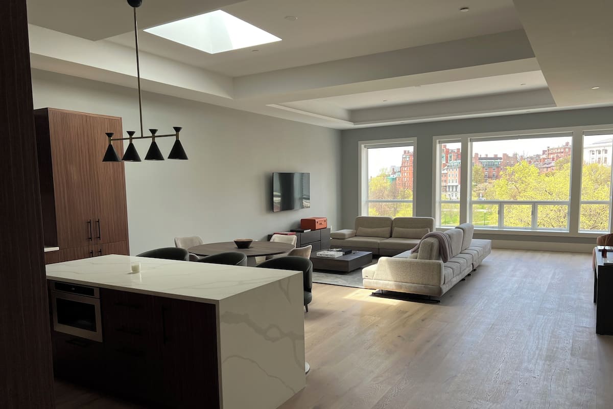 Luxe suite | Woonruimte | Een smart-tv, Netflix, Hulu en streamingdiensten