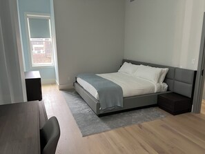 3 عدّة غرف نوم وملاءات من القطن المصري وأغطية فراش متميزة وميني بار