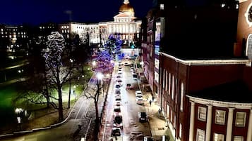 Facciata della struttura - sera/notte