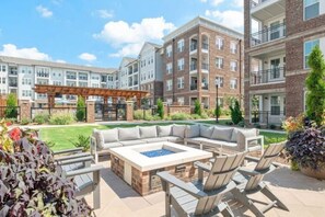 Terrace/patio - 2xKing Beds, Pool, Gym, No-Stairs (Cornelius)