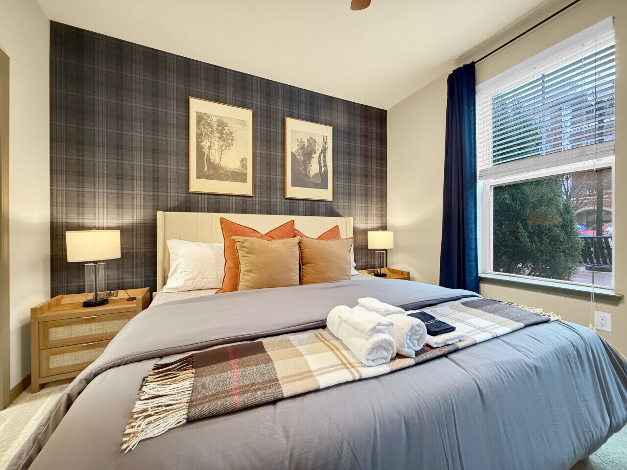 2 bedrooms, desk, iron/ironing board, travel crib