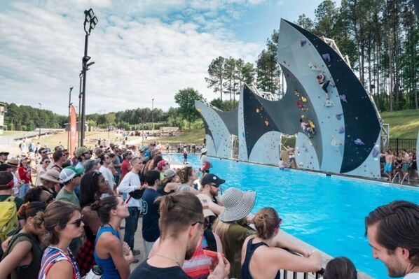 Pool - 2xKing Beds, Pool, Gym, No-Stairs (Cornelius)