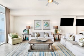 Smart TV, fireplace