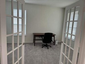 Interior - New Manor Home 3br/2.5ba 6 beds (Manor)