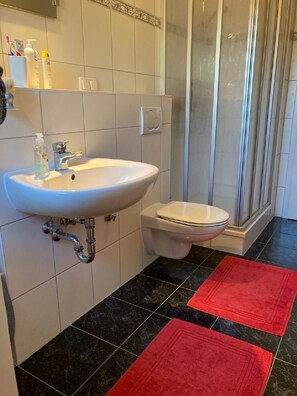 Shower, hair dryer - Friedenstrasse 41 Whg.12 - Schöne Ferienwohnung (Zingst)