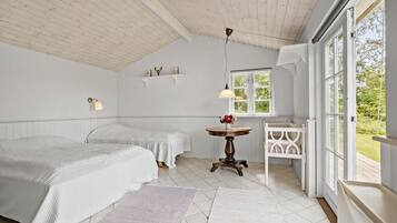 4 bedrooms, travel cot, free WiFi