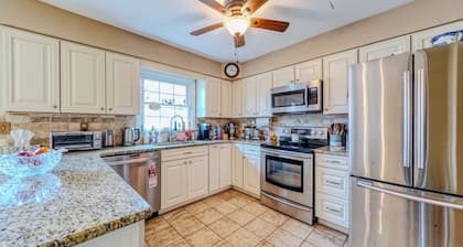 Charming Home in Cold Spring -18 mil or 30 mins drive to West Point