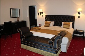 Dobbelt- eller tomannsrom – classic | Sengetøy av topp kvalitet, minibar (inkludert) og safe på rommet