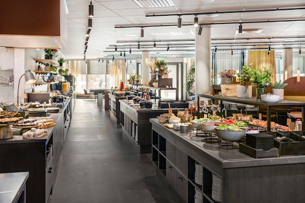 Café da manhã com buffet grátis todos os dias