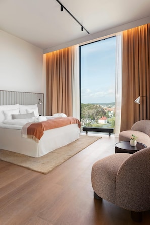 Deluxe Room, Non Smoking | 1 bedroom, premium bedding, down comforters, pillowtop beds