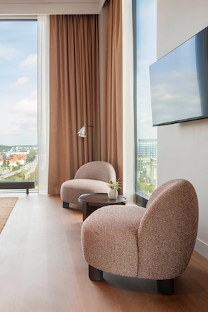 Deluxe Room, Non Smoking | 1 bedroom, premium bedding, down comforters, pillowtop beds