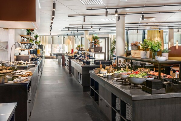Petit déjeuner buffet servi tous les jours en supplément