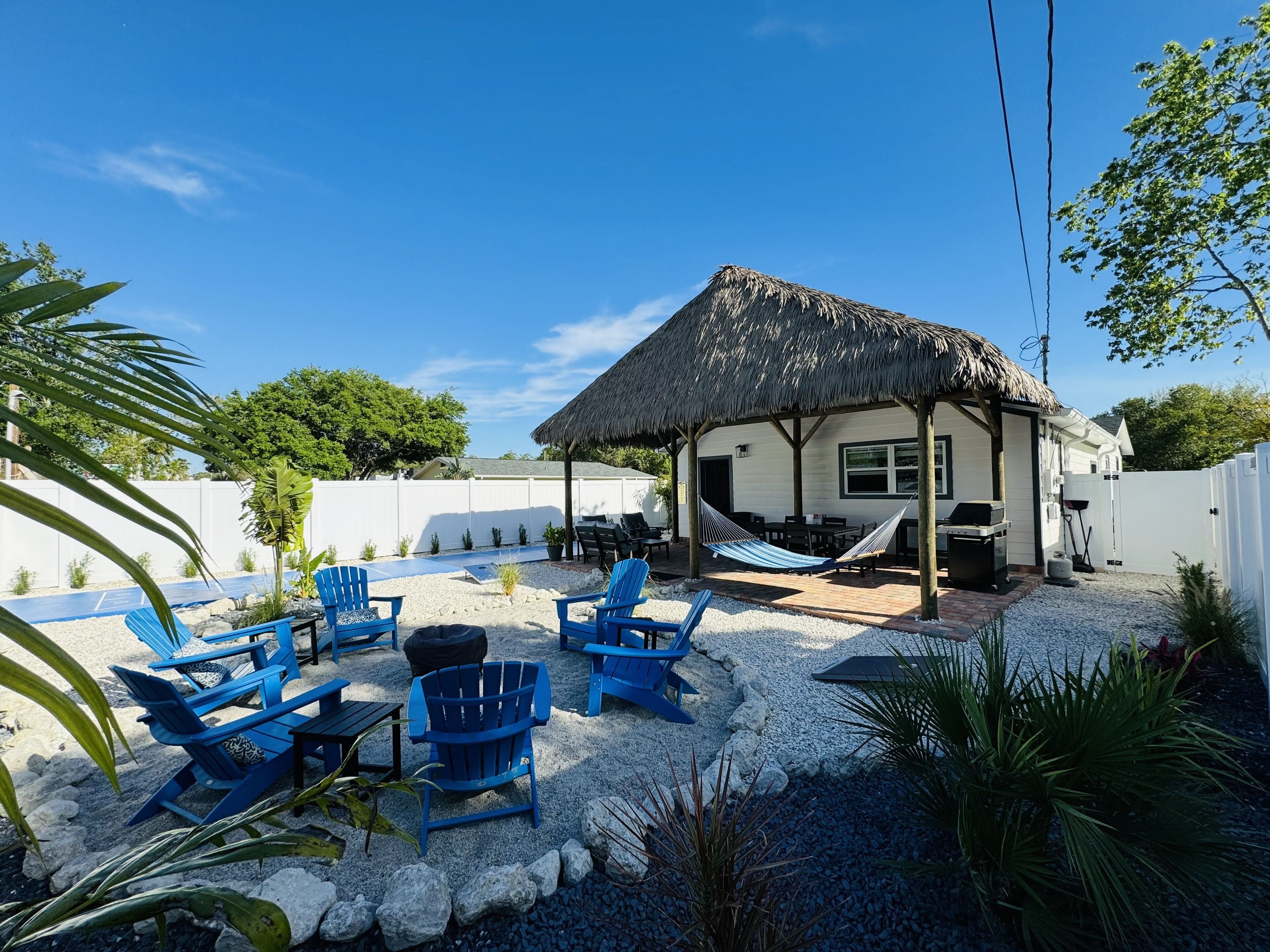 Tiki Time - Sweet updated cottage near downtown St Pete and minutes to beaches.