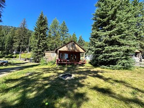 Exterior - Cozy Cabin Across the Road from Lake Cascade, 4 miles to Tamarack Resort (Donnelly)