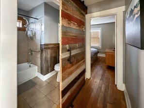 Hair dryer, towels - Charming Cascade Cabin: Large Yard, Near Downtown! (Cascade)