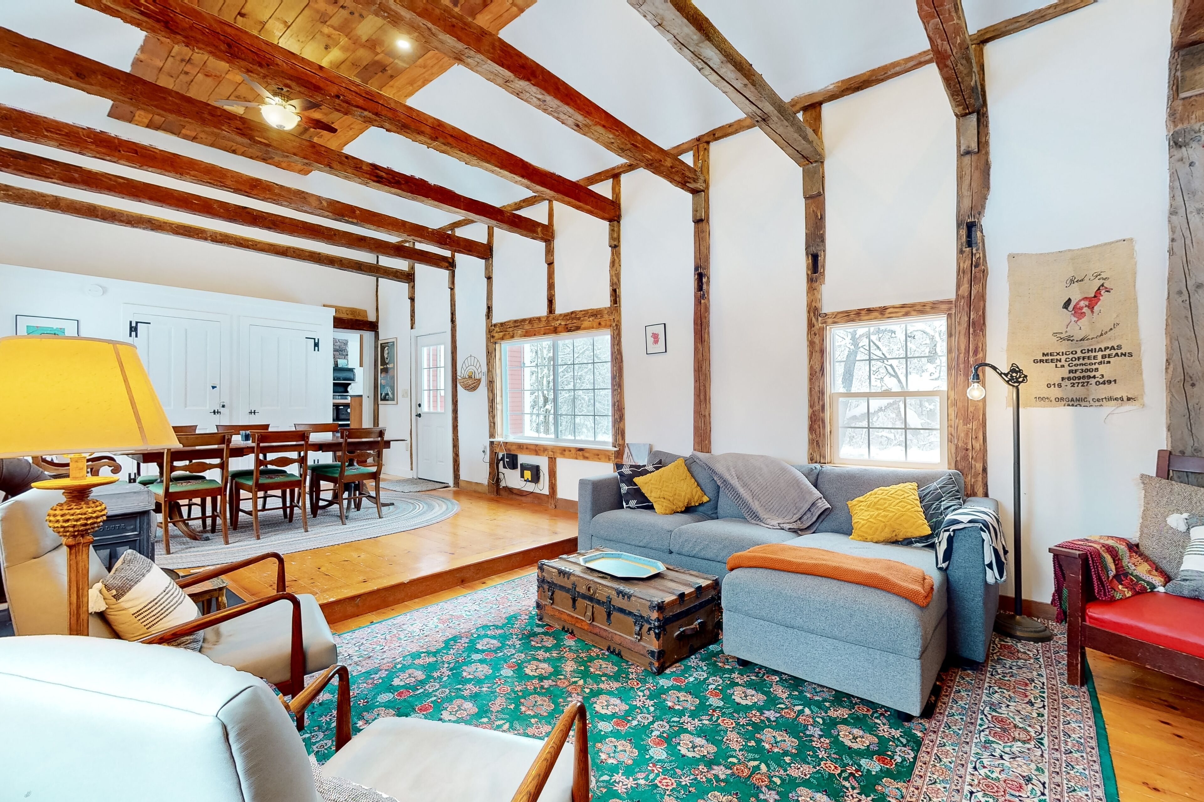 Televisión y oficina 