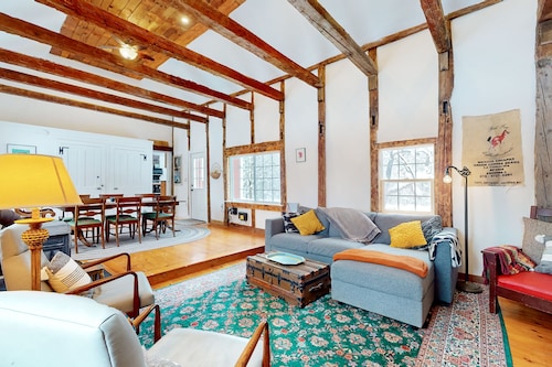 Charming farmhouse, dog friendly, Appalachian trail access