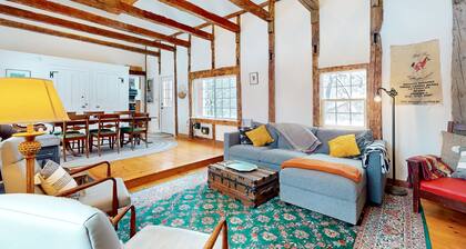 Charming farmhouse, dog friendly, Appalachian trail access