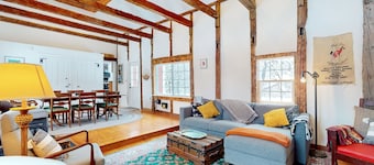 Charming farmhouse, dog friendly, Appalachian trail access