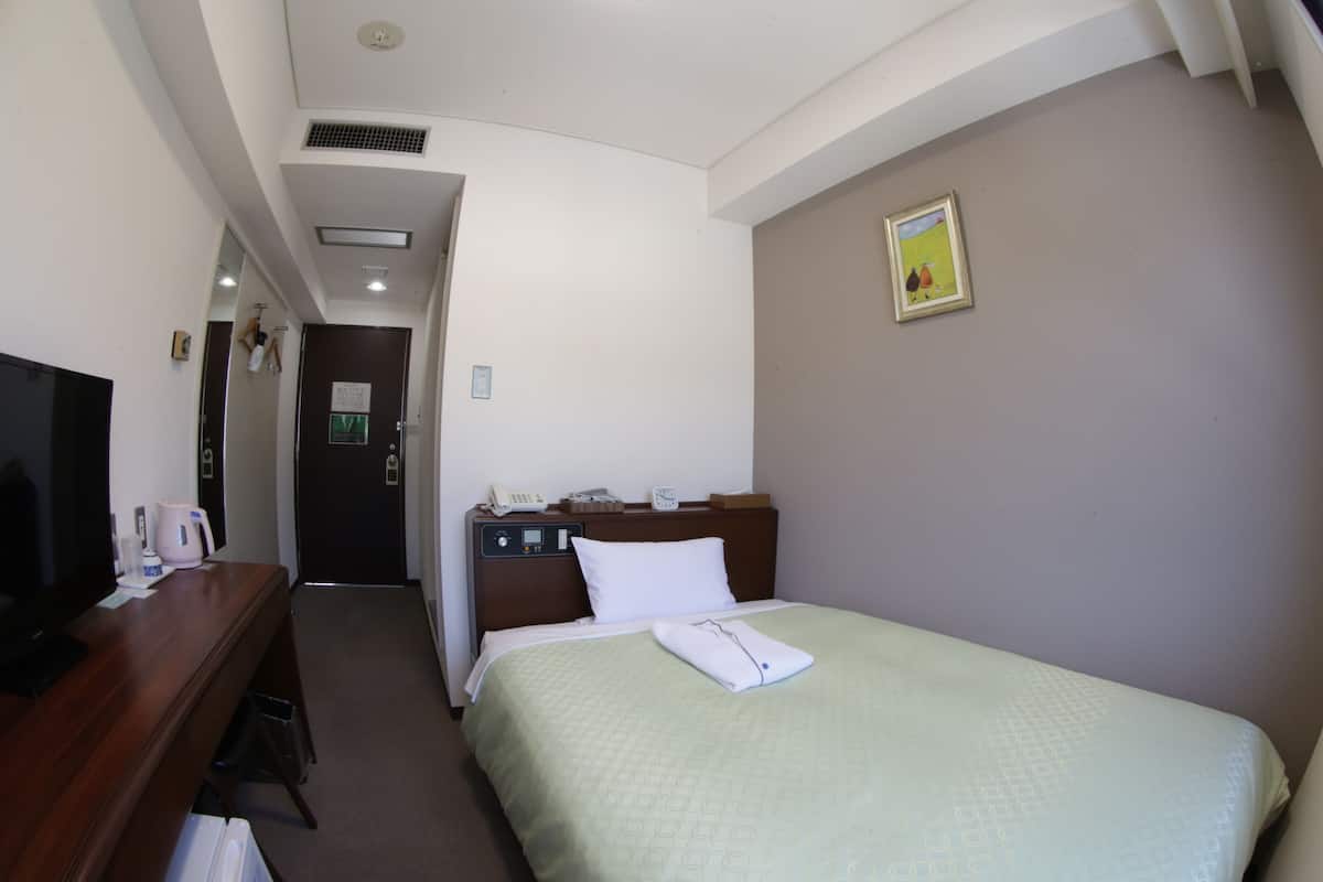 Superior Single Room | Desk, laptop workspace, free WiFi, bed sheets