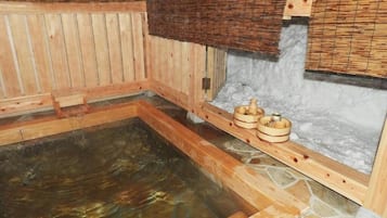 Chalet Superior | Kamar mandi | Kombinasi shower/bathtub, pancuran hujan, dan pengering rambut