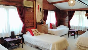 A cozy cabin-style room with two beds, a wooden ceiling, and a small table with a lamp. - Pension Snowfall Meteor (Kaminoyama)
