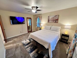 1 bedroom, iron/ironing board, free WiFi, bed sheets - Cincy Furnished Stays Cheerful Bright Apartment 9 minutes to Dwntwn (Cincinnati)