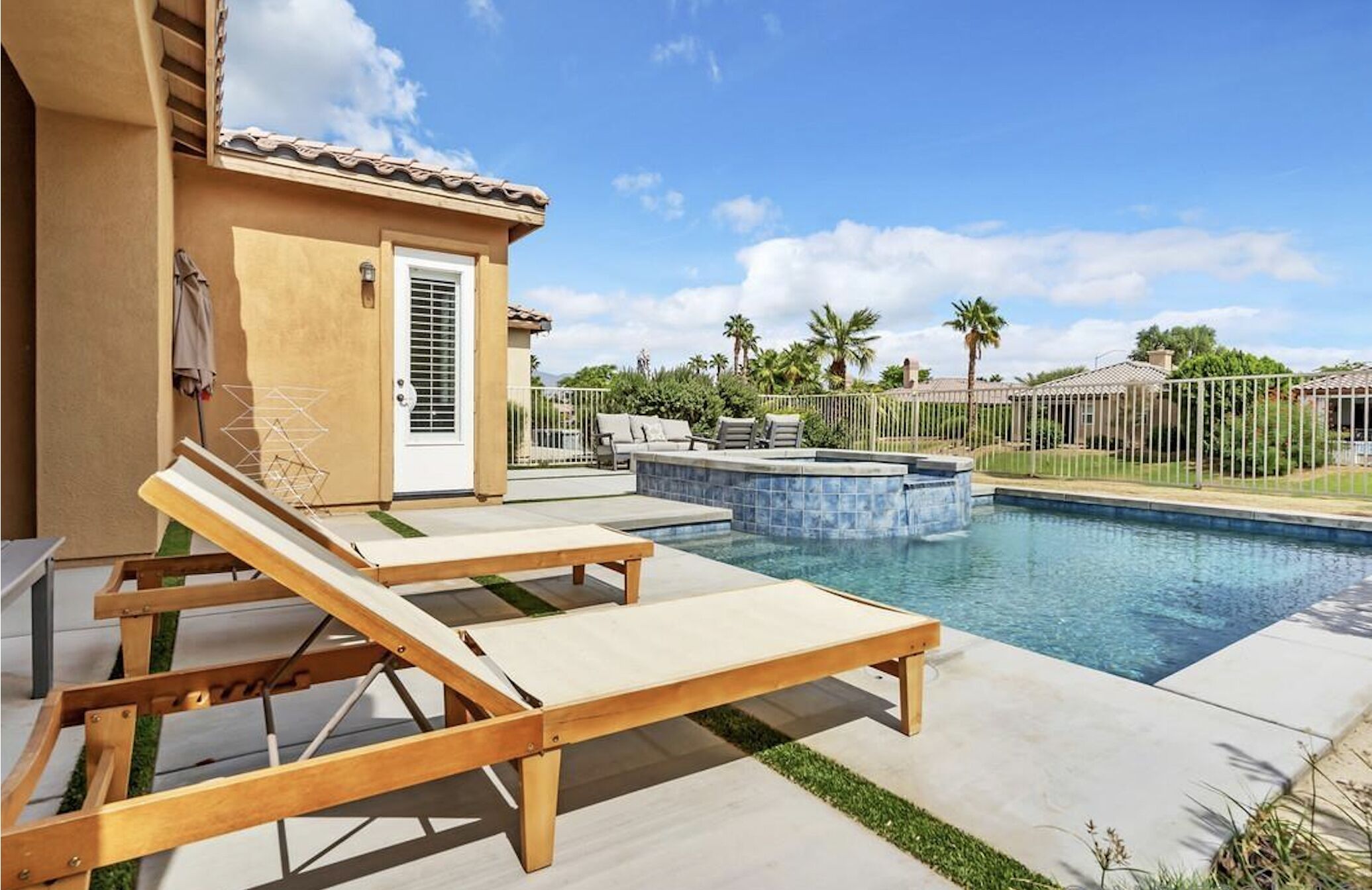 Walking distance to Coachella!