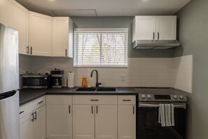 Fridge, microwave, oven, stovetop - Newly Renovated Private 2 bed with 1 bath Getaway (Kemptville)