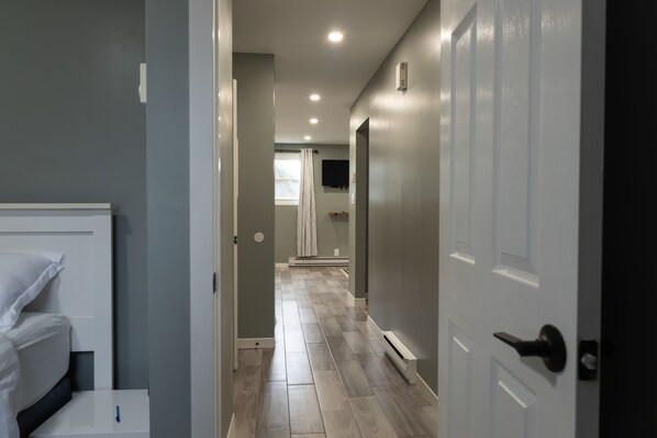 2 bedrooms, desk, iron/ironing board, free WiFi - Newly Renovated Private 2 bed with 1 bath Getaway (Kemptville)