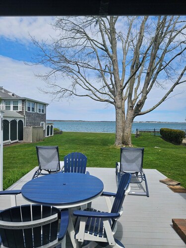 3 bed 2 bath Beach Front Cottage in private neighborhood on Buzzards Bay 