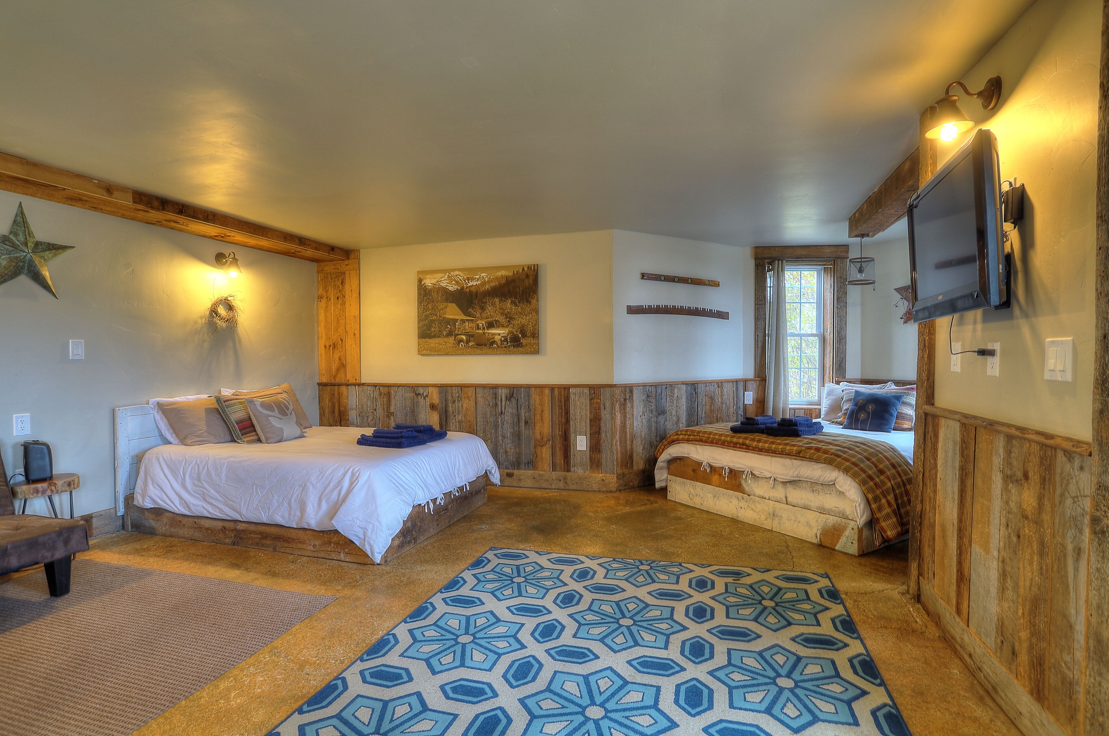 The Farmhouse Nile Brook Suite- Cozy comfortable, modern and rustic vibe