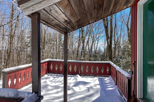 Dog-friendly cabin with pools, hot tub, tennis & pickleball - near Mt. Snow