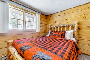 4 bedrooms, Internet, bed sheets - Dog-friendly cabin with pools, hot tub, tennis & pickleball - near Mt. Snow (Wilmington)