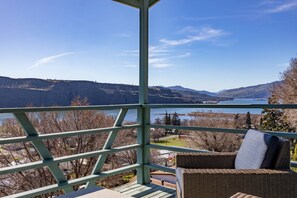 Property grounds - Wind View - River View, Lyle, WA - Kiteboarders Paradise (Lyle)