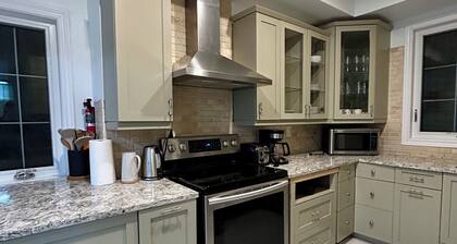 Entire house with 5 bedrooms across BU