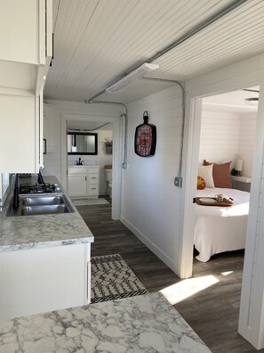 1 chambre, fer et planche à repasser, Wi-Fi, draps fournis