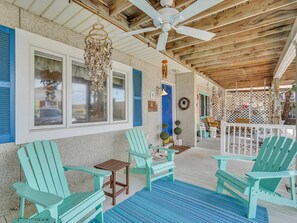Terrace/patio - Grayson by the Sea, Walk to Beach, Pool Access (Tybee Island)