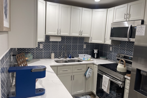 Køleskab, mikrobølgeovn, ovn, kogeplade