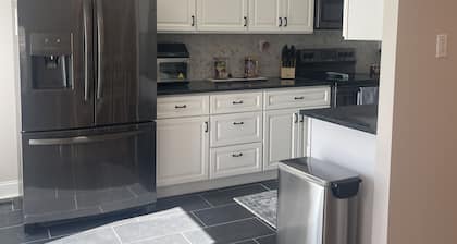 Stylish 4 Bedroom Townhouse near UD campus