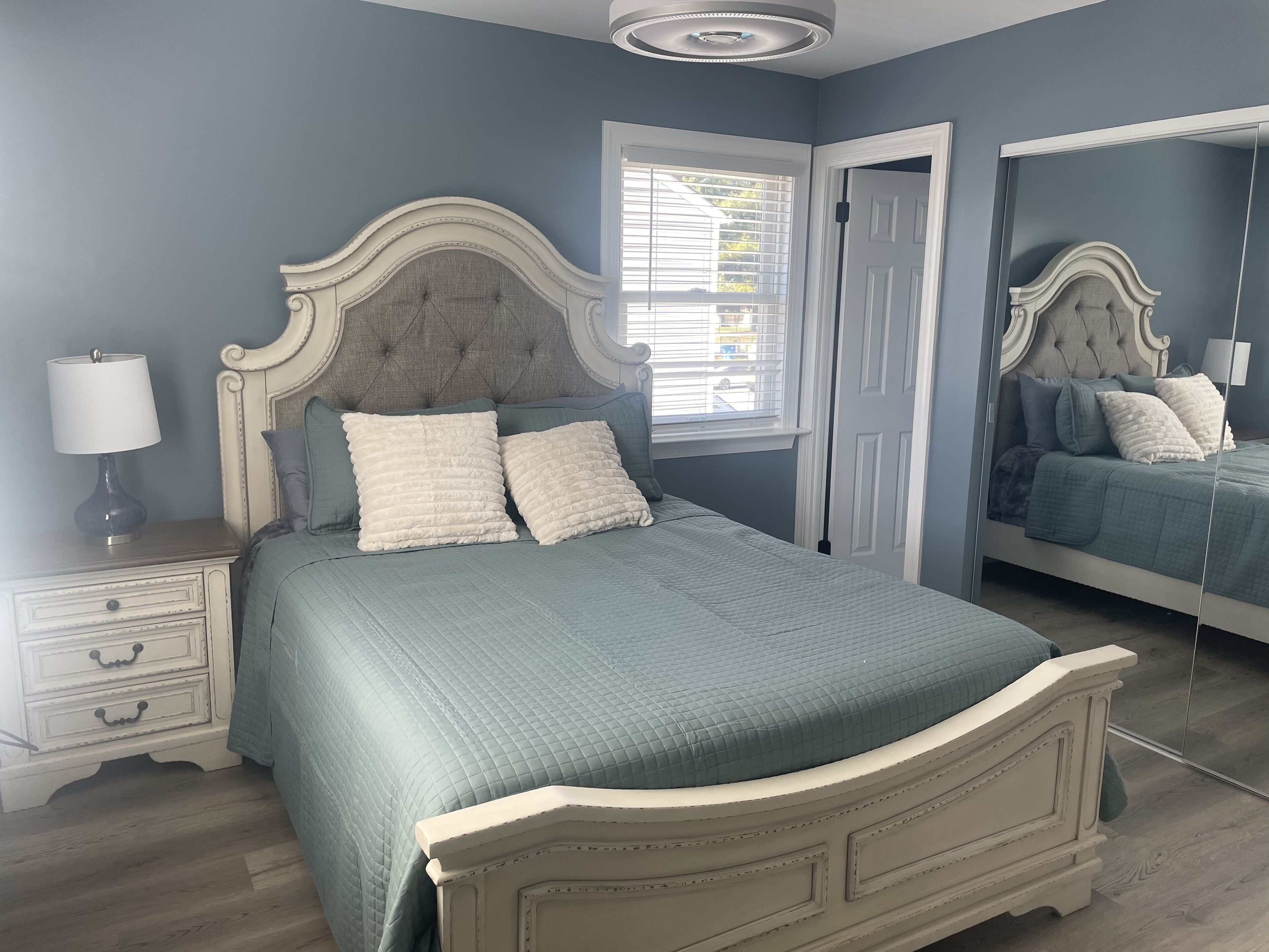 4 bedrooms, iron/ironing board, free WiFi, bed sheets