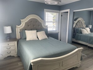 4 slaapkamers, een strijkplank/strijkijzer, gratis wifi, beddengoed