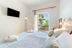 2 bedrooms, free WiFi, bed sheets, wheelchair access - Apartment '4' with Sea View, Wi-Fi and Air Conditioning (Corfu)